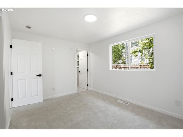 7563 Se FLAVEL St, Portland, OR 97206