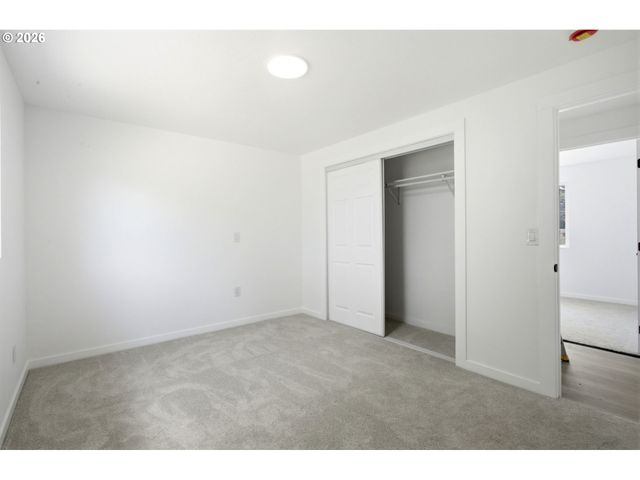 7563 Se FLAVEL St, Portland, OR 97206