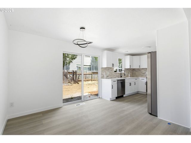 7563 Se FLAVEL St, Portland, OR 97206