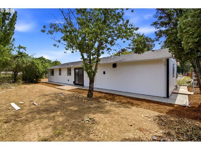 7563 Se FLAVEL St, Portland, OR 97206