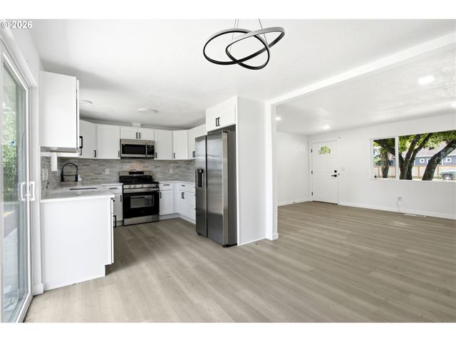 7563 Se FLAVEL St, Portland, OR 97206