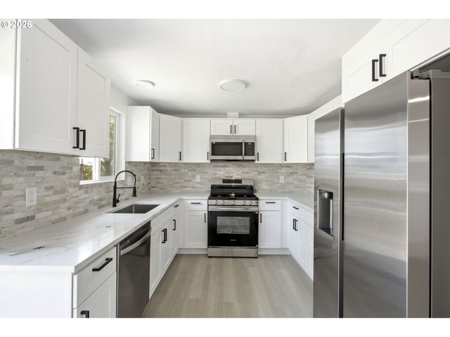 7563 Se FLAVEL St, Portland, OR 97206