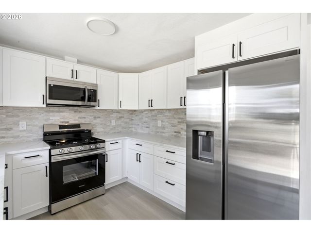 7563 Se FLAVEL St, Portland, OR 97206