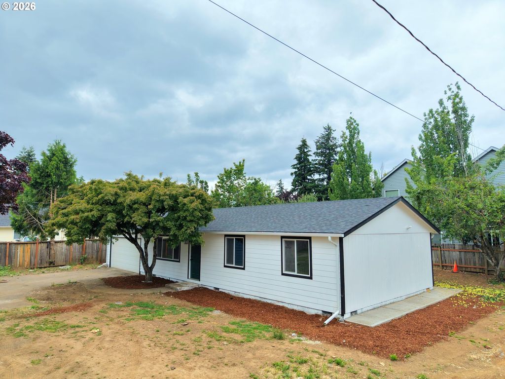 7563 Se FLAVEL St, Portland, OR 97206