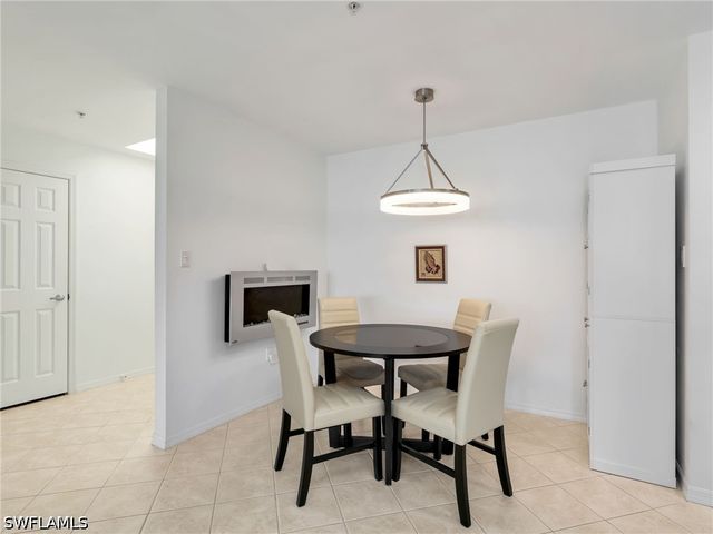 201 Arbor Lake DR 2-501, Naples, FL 34110