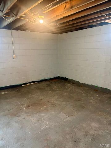 2592 E 27th Street, Granite City, IL 62040