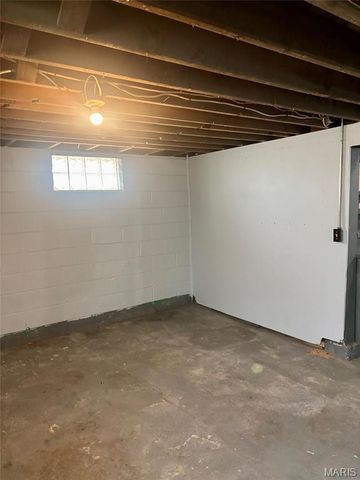 2592 E 27th Street, Granite City, IL 62040