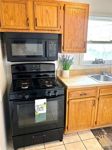 2592 E 27th Street, Granite City, IL 62040