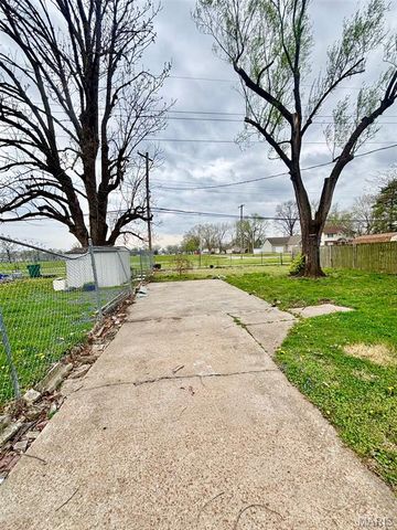 2592 E 27th Street, Granite City, IL 62040