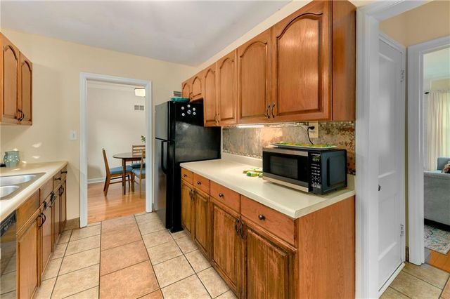 415 NE Moreland Drive, Oakwood Park, MO 64118