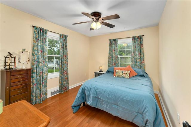 415 NE Moreland Drive, Oakwood Park, MO 64118