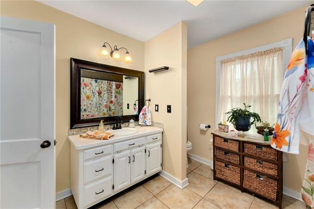 415 NE Moreland Drive, Oakwood Park, MO 64118
