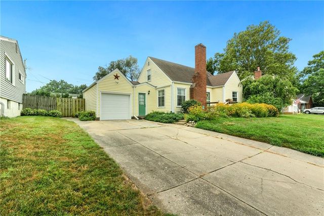 415 NE Moreland Drive, Oakwood Park, MO 64118