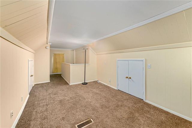 415 NE Moreland Drive, Oakwood Park, MO 64118
