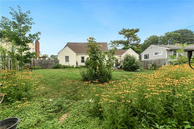 415 NE Moreland Drive, Oakwood Park, MO 64118