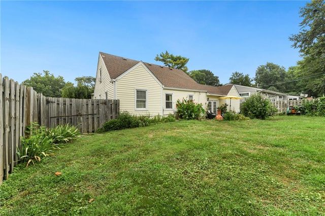 415 NE Moreland Drive, Oakwood Park, MO 64118