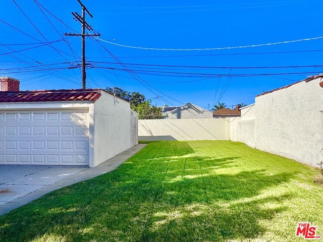 8621 S Wilton Place, Los Angeles, CA 90047