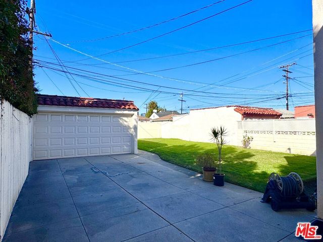 8621 S Wilton Place, Los Angeles, CA 90047