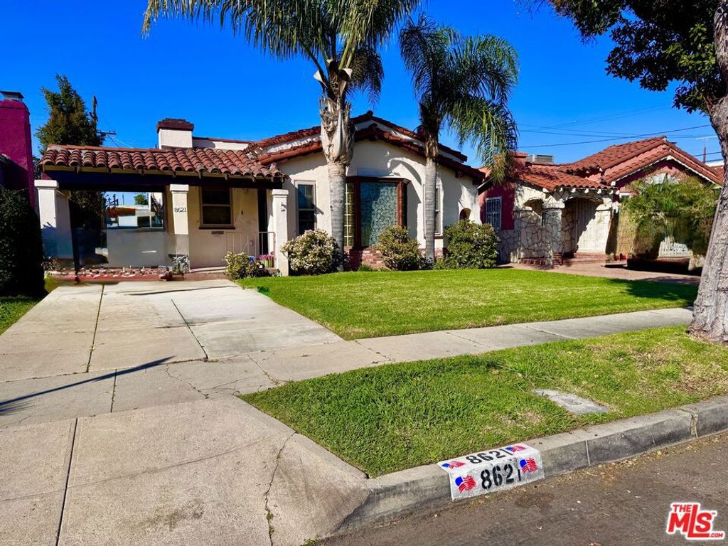 8621 S Wilton Place, Los Angeles, CA 90047