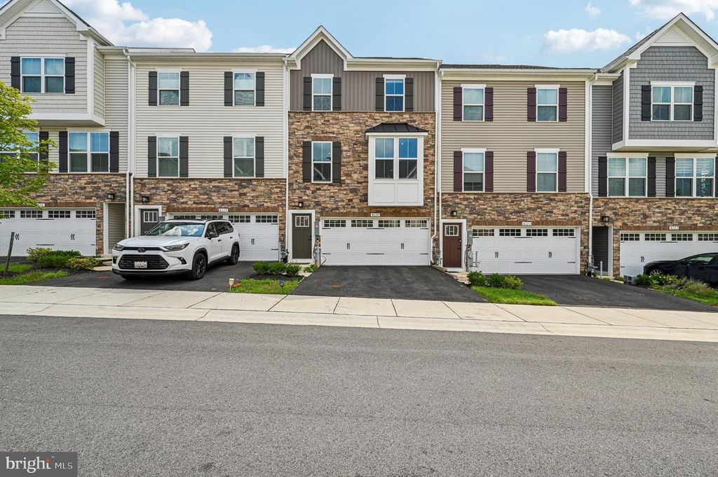 8119 PRIMROSE LN, Laurel, MD 20723