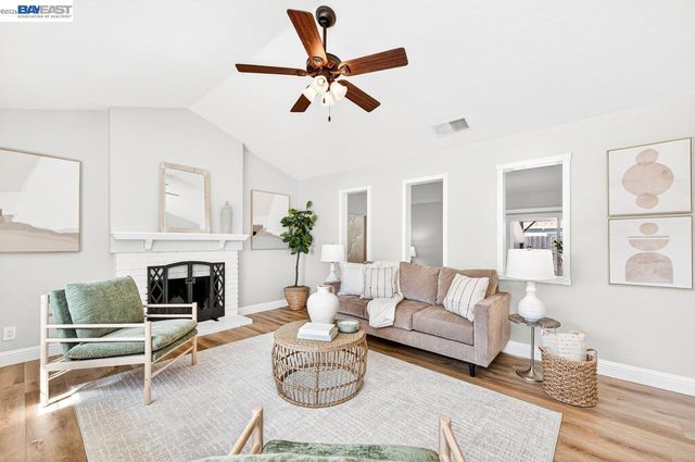 1184 Crystal Cir, Livermore, CA 94550