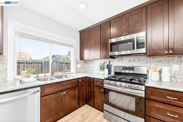 1184 Crystal Cir, Livermore, CA 94550