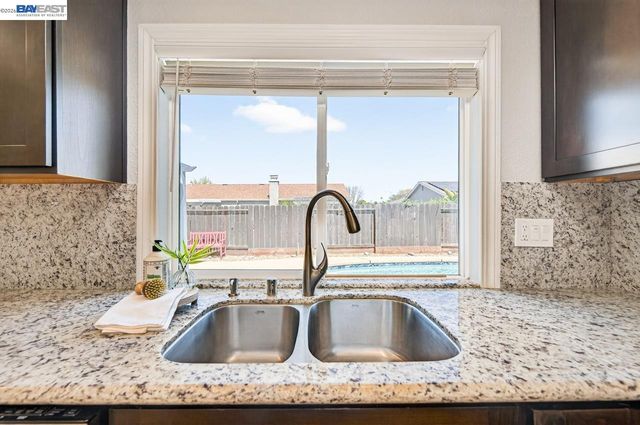 1184 Crystal Cir, Livermore, CA 94550