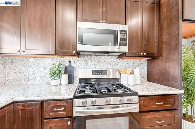 1184 Crystal Cir, Livermore, CA 94550