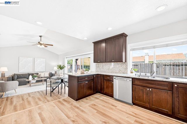 1184 Crystal Cir, Livermore, CA 94550