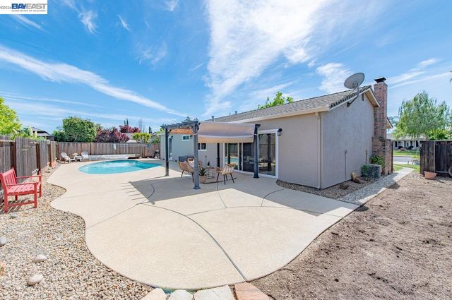 1184 Crystal Cir, Livermore, CA 94550