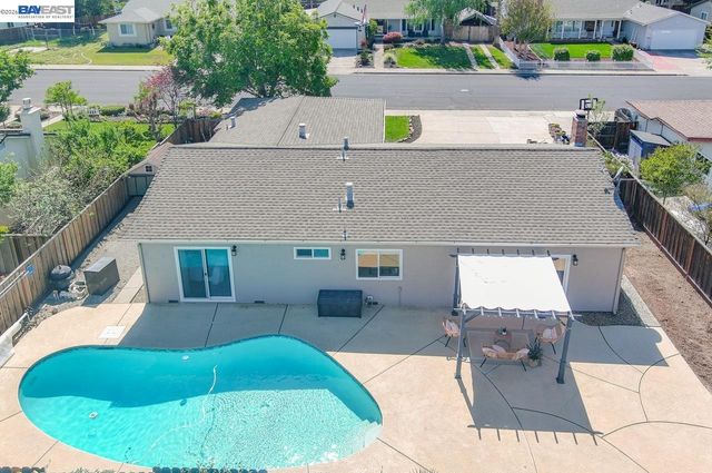 1184 Crystal Cir, Livermore, CA 94550