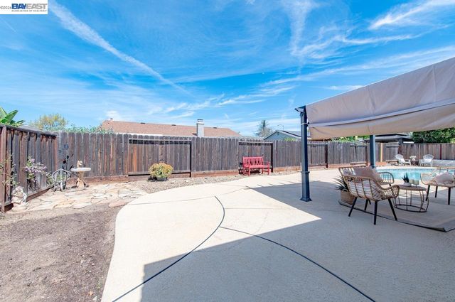 1184 Crystal Cir, Livermore, CA 94550