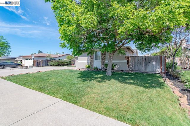 1184 Crystal Cir, Livermore, CA 94550