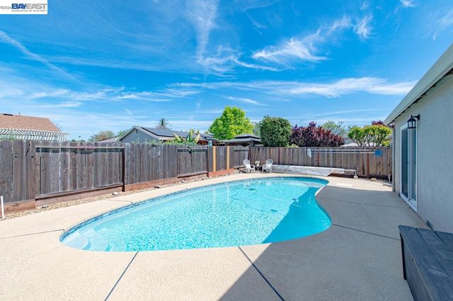 1184 Crystal Cir, Livermore, CA 94550