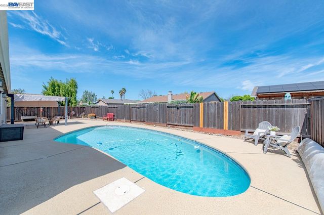 1184 Crystal Cir, Livermore, CA 94550