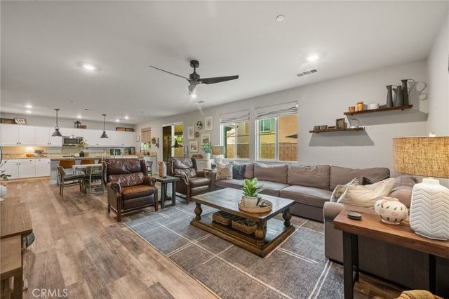 4975 Oak Moss, Fontana, CA 92336