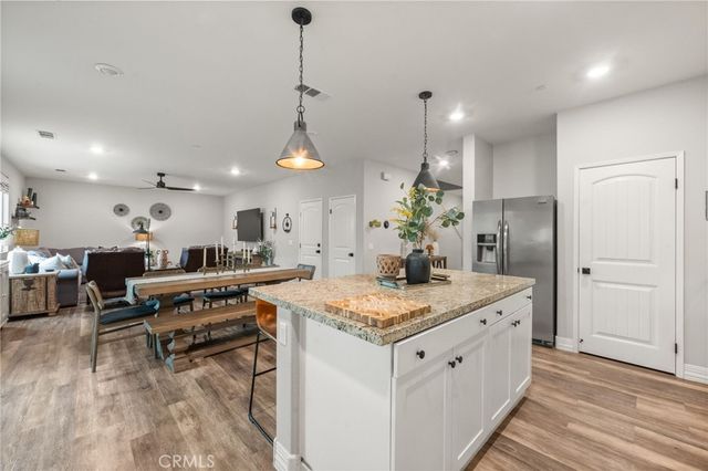 4975 Oak Moss, Fontana, CA 92336