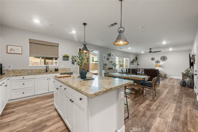 4975 Oak Moss, Fontana, CA 92336