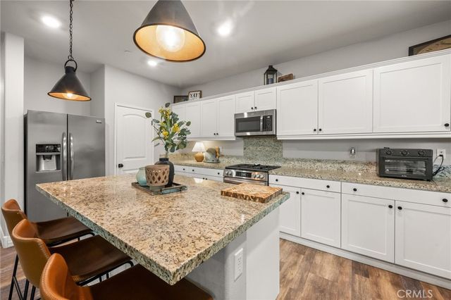 4975 Oak Moss, Fontana, CA 92336