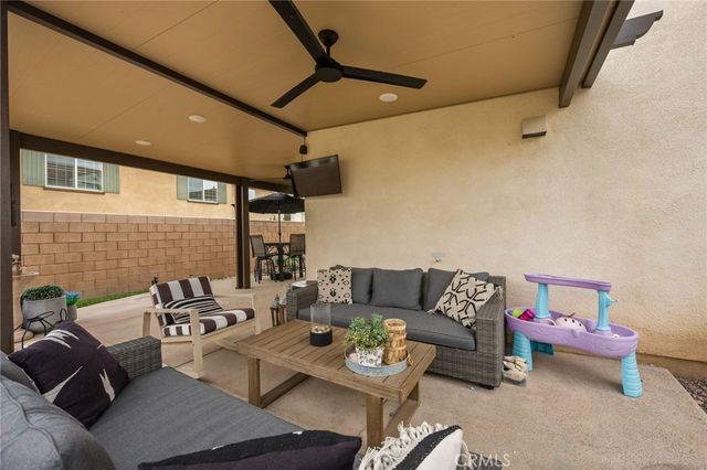 4975 Oak Moss, Fontana, CA 92336