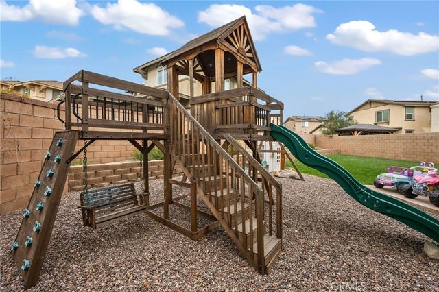 4975 Oak Moss, Fontana, CA 92336