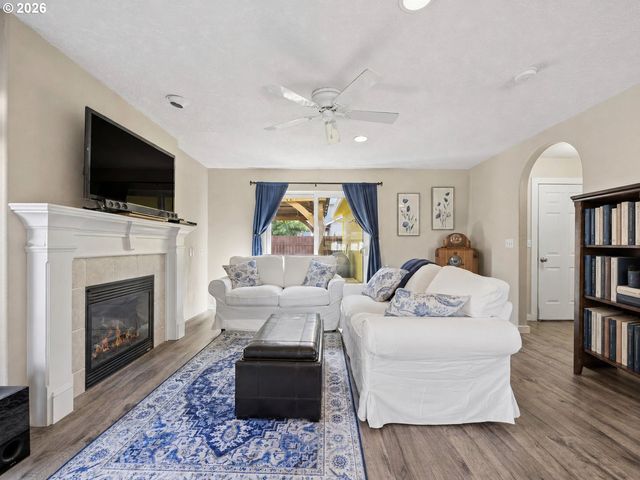 644 Se MYRTLEWOOD Pl, Gresham, OR 97080