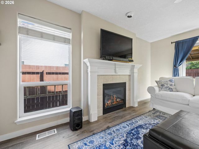 644 Se MYRTLEWOOD Pl, Gresham, OR 97080
