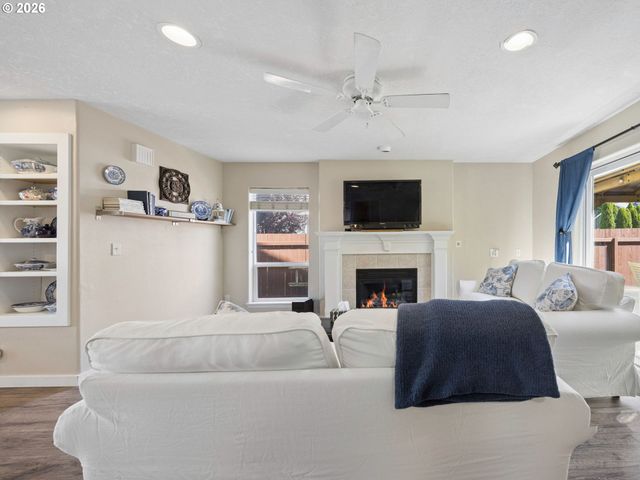 644 Se MYRTLEWOOD Pl, Gresham, OR 97080
