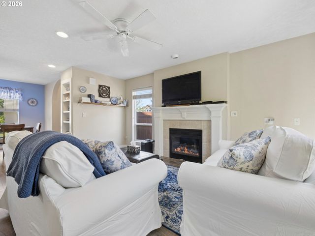 644 Se MYRTLEWOOD Pl, Gresham, OR 97080