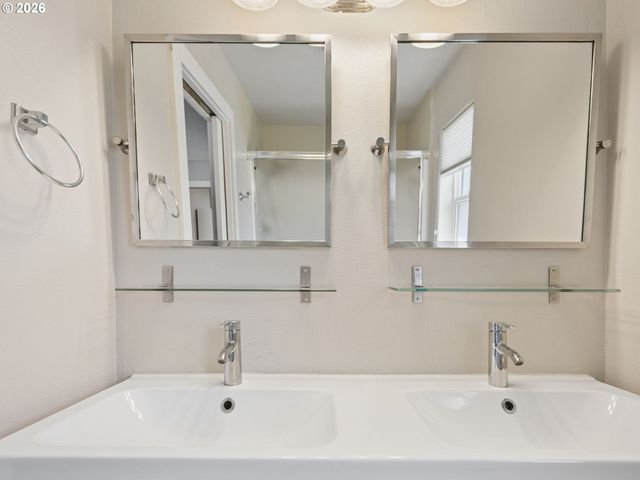 644 Se MYRTLEWOOD Pl, Gresham, OR 97080