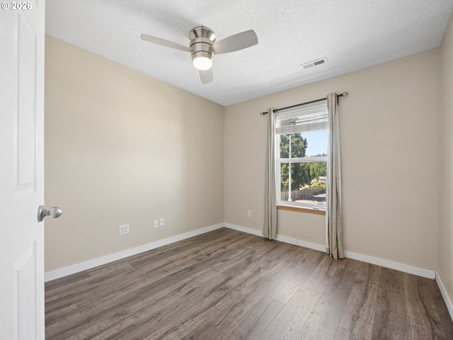 644 Se MYRTLEWOOD Pl, Gresham, OR 97080