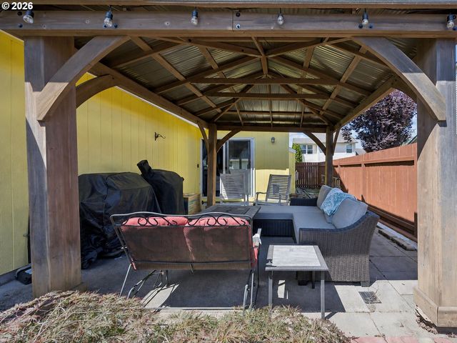 644 Se MYRTLEWOOD Pl, Gresham, OR 97080