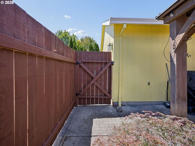 644 Se MYRTLEWOOD Pl, Gresham, OR 97080