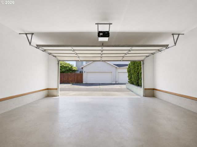 644 Se MYRTLEWOOD Pl, Gresham, OR 97080
